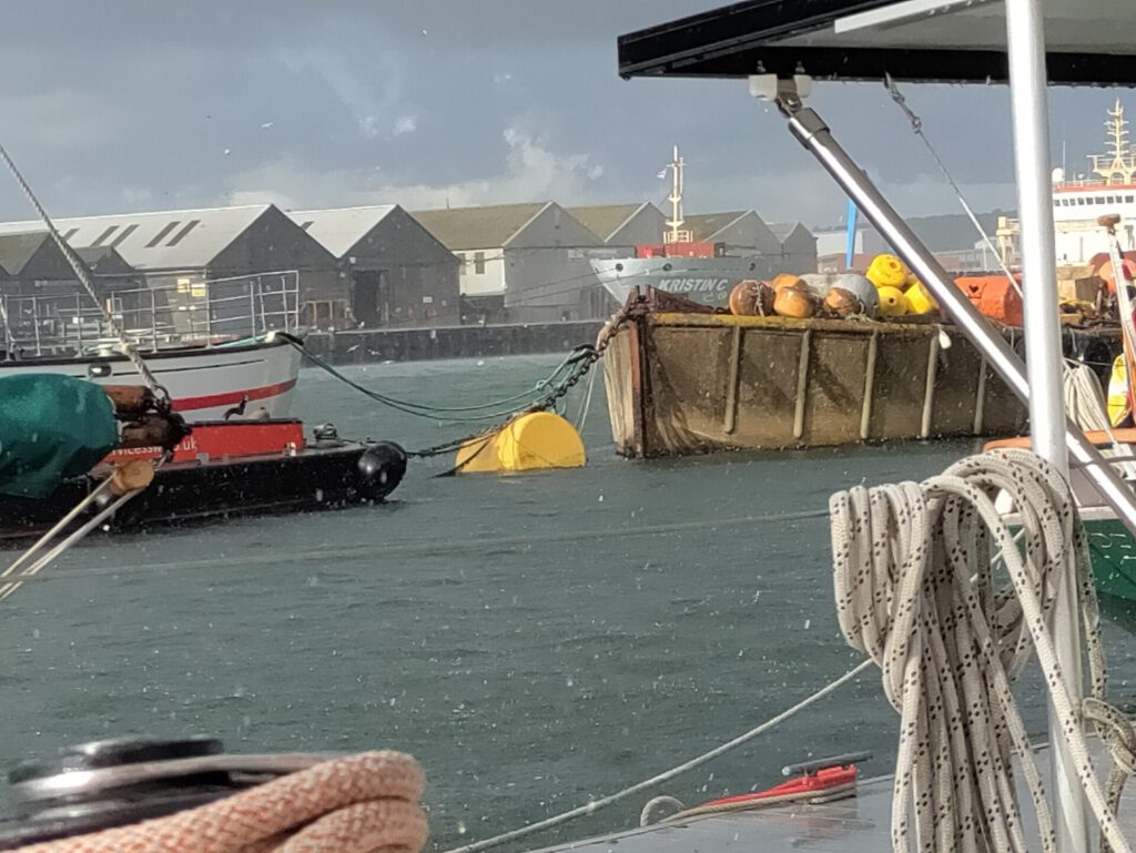 Regen fällt ins Wasser