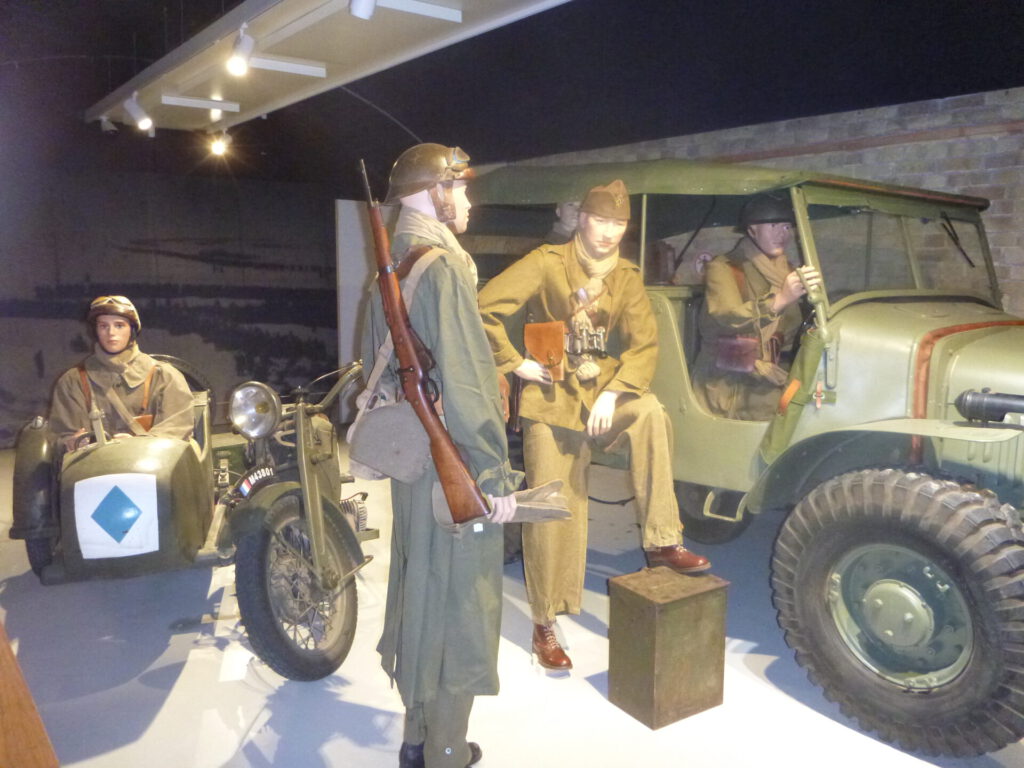 Museum Operation Dynamo, Soldaten in Uniform