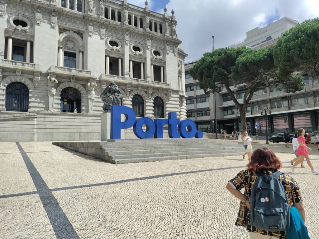 Der Schriftzug Porto als aufgestellte Buchstaben.