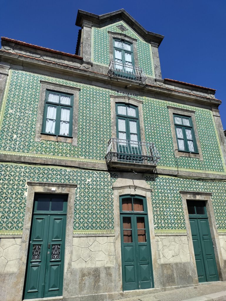 Ein gefliestes Haus aus dem Jahr 1922 in Portugal